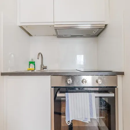 Whats-app Self-check-in - Studio, 5 Minutes To Center Apartment *